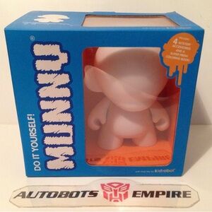 KIDROBOT DIY DO IT YOURSELF 7 In MUNNY FIGURE Dunny Kaws Bearbrick Supreme Toy x